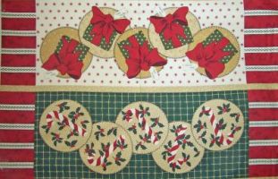 7247 01 Christmas Punch Runner Panel